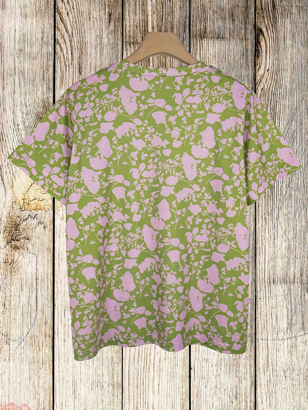 Short sleeve T-shirt with a short contrast print crew neck and a floral pattern Random shipment