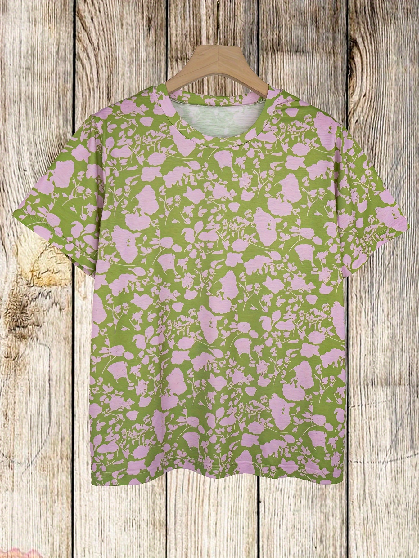 Short sleeve T-shirt with a short contrast print crew neck and a floral pattern Random shipment