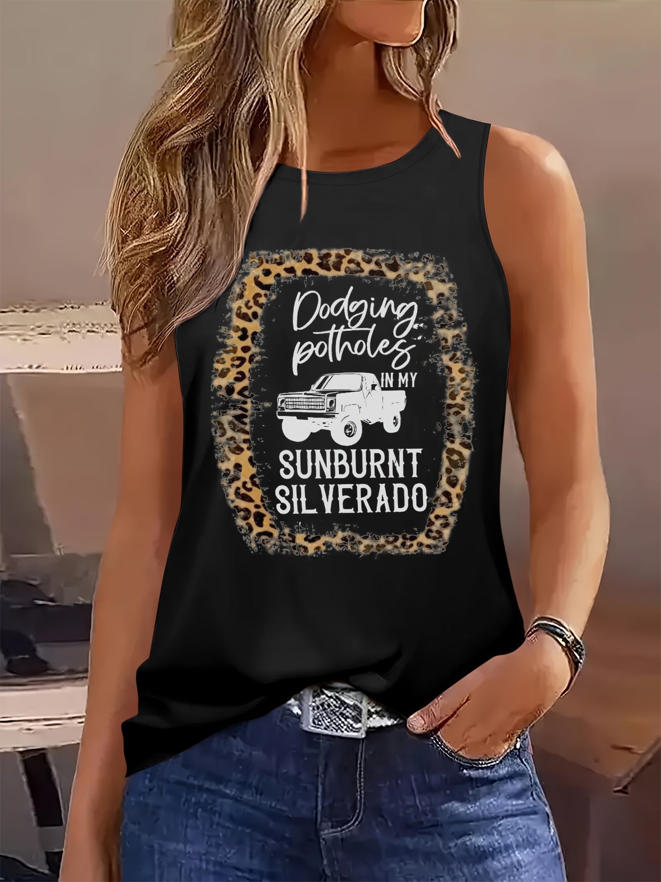 Round neck, monogram, slogan print vest Random shipment