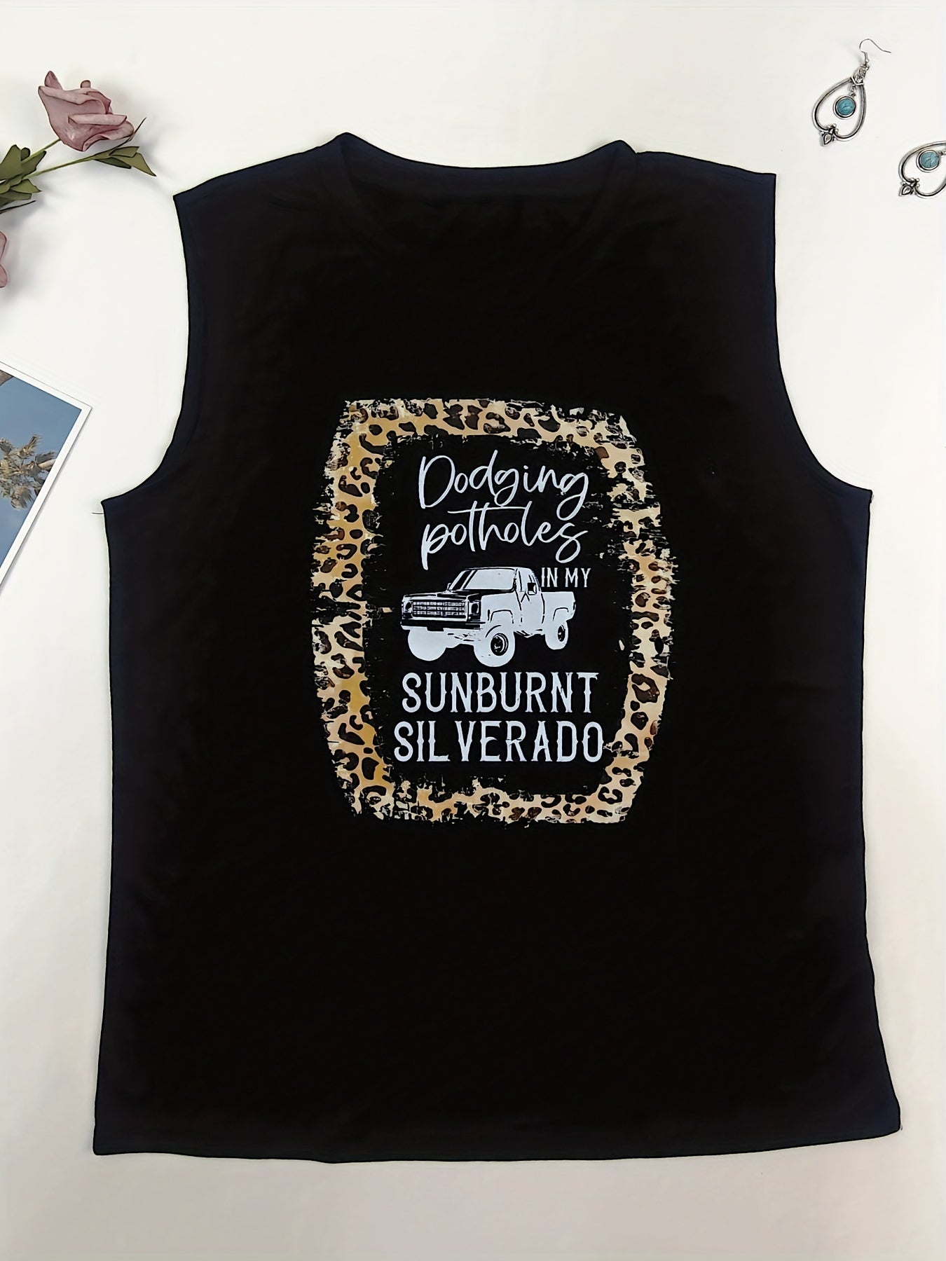 Round neck, monogram, slogan print vest Random shipment